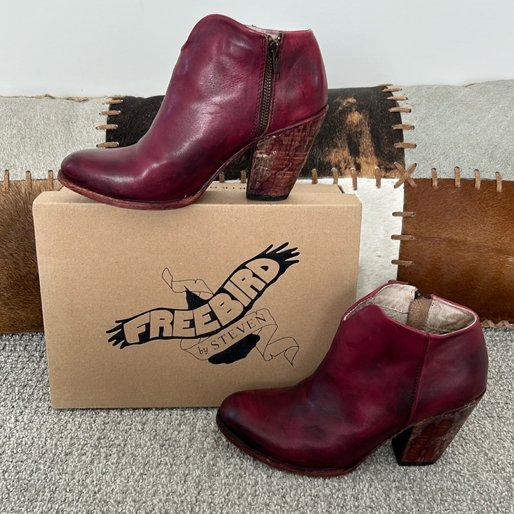 EUC Freebird Red Booties (SZ 9)